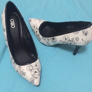 Black and White floral Pumps